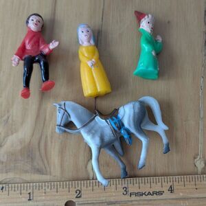 4 pcs vintage hand painted plastic mini figurines - Hong Kong - Cake toppers